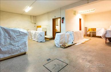 Garage magazzino 130 mq accesso furgoni