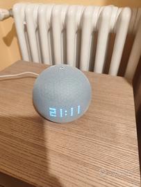Echo Dot 5 con orologio