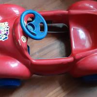 gioco macchinina a pedali usata 