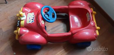 gioco macchinina a pedali usata 