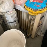 Termosifoni elettrici ad olio. Due termosifoni.