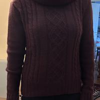 Maglione collo alto marrone prugna