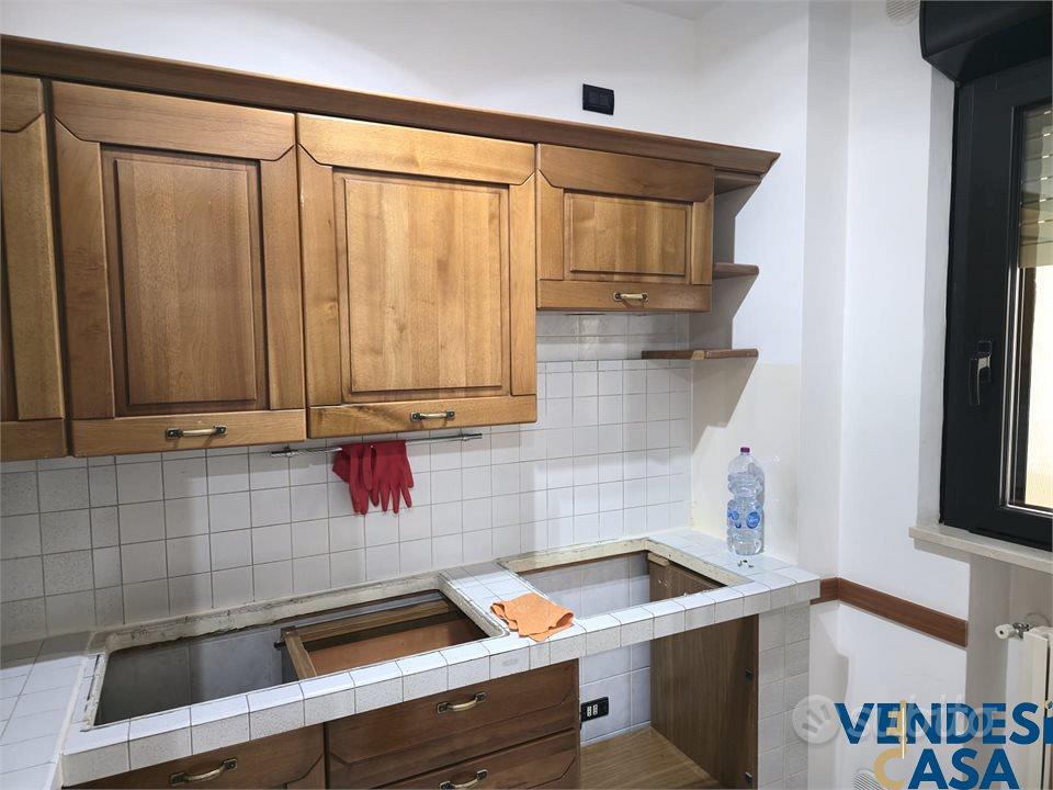 BIVANI CON CANTINA E POSTO AUTO ZONA ARCADE - Altro
