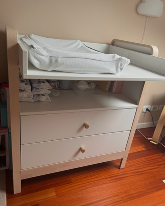 Fasciatoio e lettino per cameretta