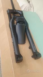 forcella 27.5 DTswiss F 535 One 160mm Nuova