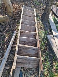 Scala in legno antica
