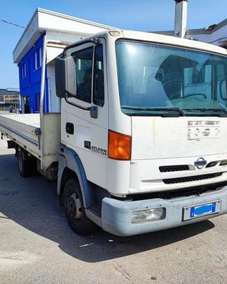 Autocarro Nissan Atleon 120.3