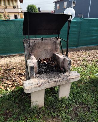 Caminetto/Barbecue Esterno con Tetto in Pietra