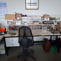 Banchi da lavoro per elettronica con prese