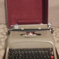 macchina da scriv Olivetti Studio 44 e valigetta