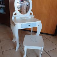 Toletta in legno con sgabello