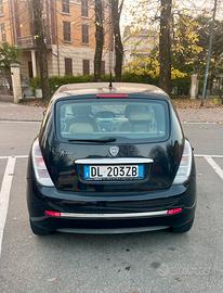 Privato vende Lancia Y