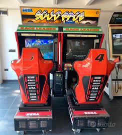 🏁 SEGA SCUD RACE – Simulatore doppio di guida