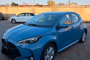 Toyota Yaris Active Blue 1.5 Hybrid settembre 2020