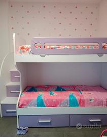 cameretta con letti a castello e scale