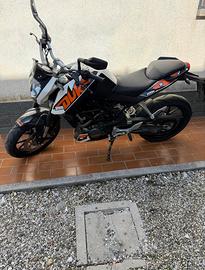 Moto duke 200