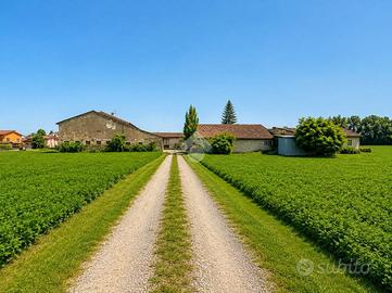 RUSTICO A CASTEL GOFFREDO