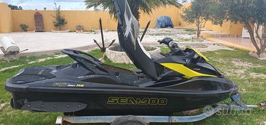 Barca a motore e moto acqua