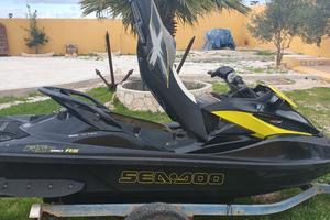 Barca a motore e moto acqua