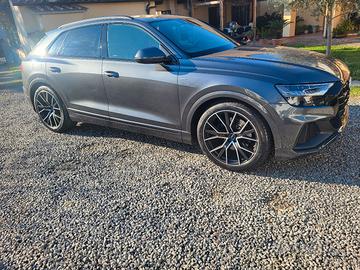  Audi Q8 sline