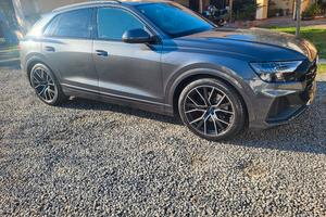  Audi Q8 sline