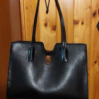 Borsa nera da donna.