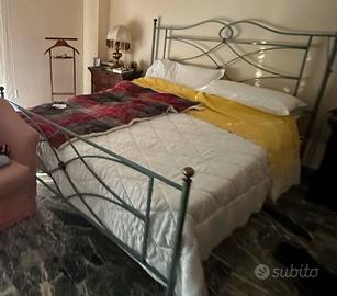 Struttura letto in ferro battuto