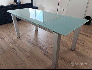Tavolo in cristallo