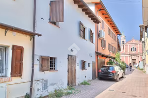 CASA SEMINDIPENDENTE A REGGIO NELL'EMILIA