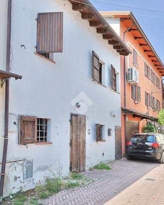 CASA SEMINDIPENDENTE A REGGIO NELL'EMILIA