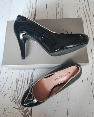 Scarpe in vernice nere