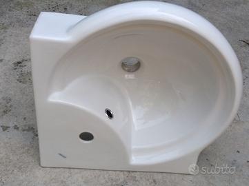 Lavandino angolare bagno