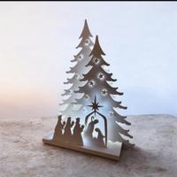 Albero di Natale e presepe in legno con luci