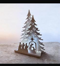 Albero di Natale e presepe in legno con luci