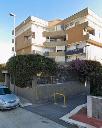 Box auto di 27 mq vicinanze liceo scentifico