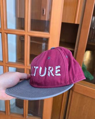 Cappello VULTURE snapback bordeaux, visiera grigia
