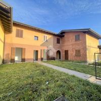 VILLA A SCHIERA A GORNATE-OLONA