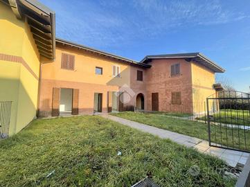 VILLA A SCHIERA A GORNATE-OLONA
