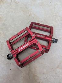 Pedali flat cube rossi