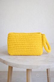 pochette uncinetto gialla con polsiera