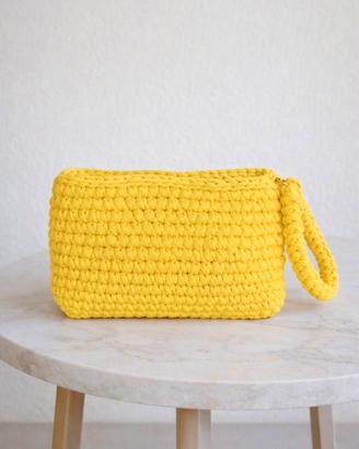 pochette uncinetto gialla con polsiera