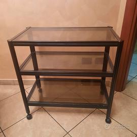 Carrello nero con ruote e 3 ripiani in vetro