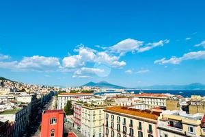 6 LOCALI A NAPOLI