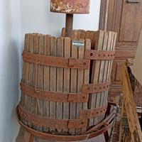 attrezzatura d'epoca per vinificazione