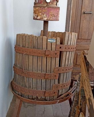 attrezzatura d'epoca per vinificazione