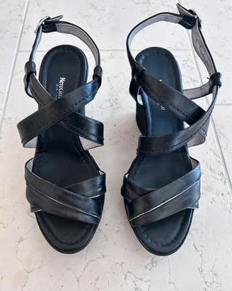 Sandali eleganti con zeppa in pelle nera  Tg 36