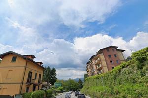 Trilocale a Como con posto auto, cantina e balcone