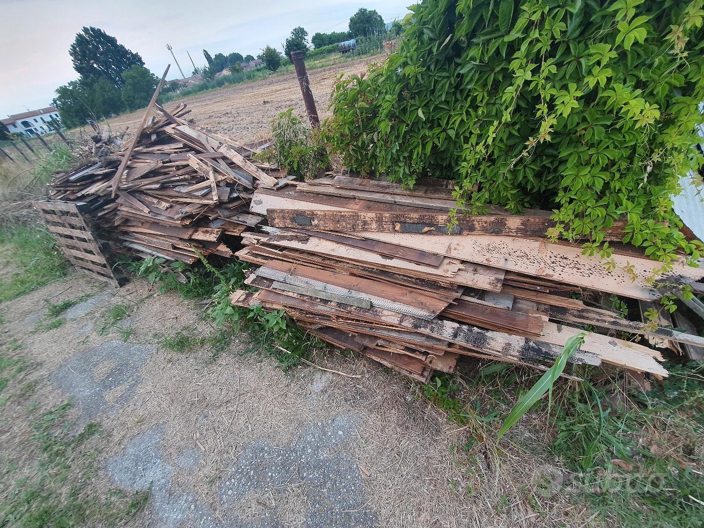 N.6 assi di legno, misura 2 metri, larghe 10 cm. - Giardino e Fai da te In  vendita a Verona