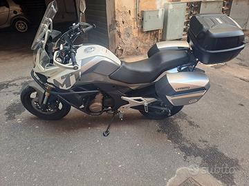 CFMoto 650MT del 2024