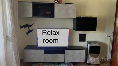 Scaffali con sportelli